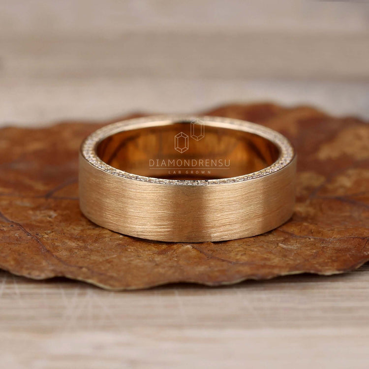 round diamond wedding ring