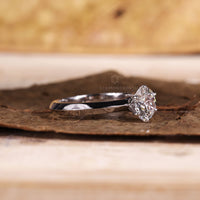 Round Lab-Grown Diamond Knife Edge Ring 1 CT