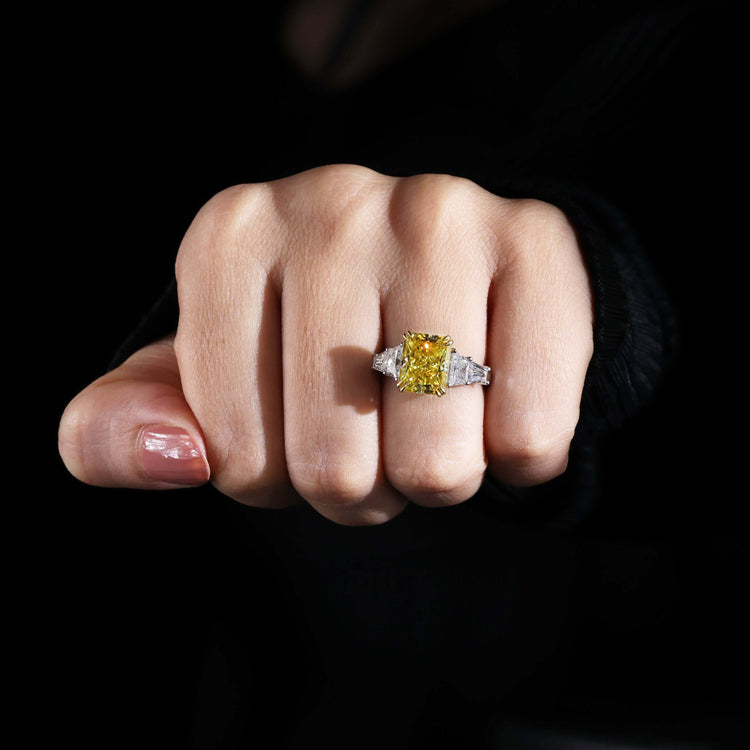 What is the Correct Way to Wear a Wedding Ring?