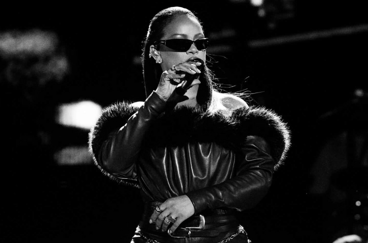 Rihanna Yankee Stadium Diamonds