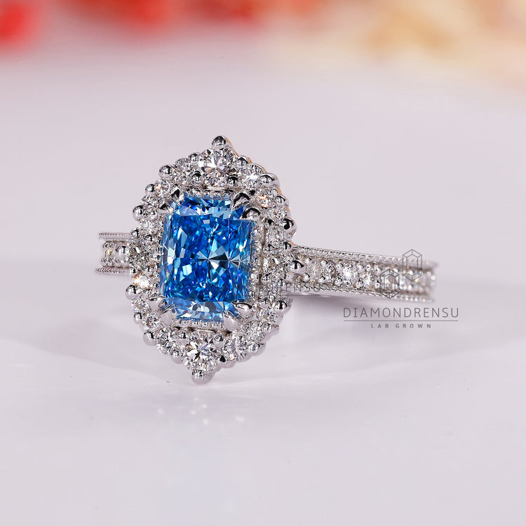 Round diamond paired with white gold engagement ring.
