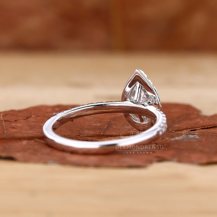 Engagement ring Australia with pear shaped center diamond.
