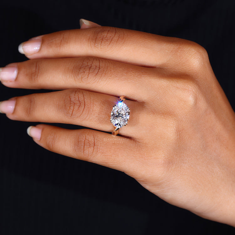 Double claw prong setting holds diamonds firmly.
