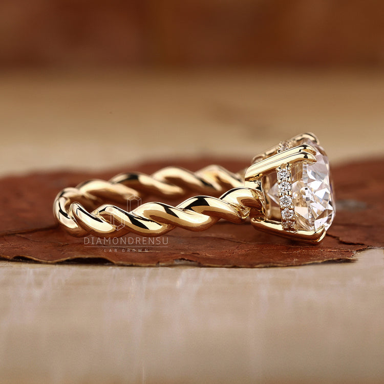 Customise ring with IGI certified diamonds and gold.
