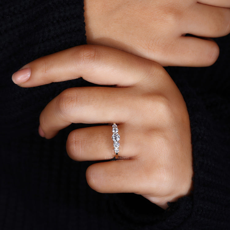 Diamondrensu AU band in round diamond look.
