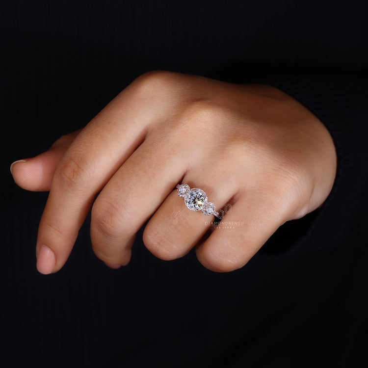 Round cut halo setting in rose gold with added sparkle.
