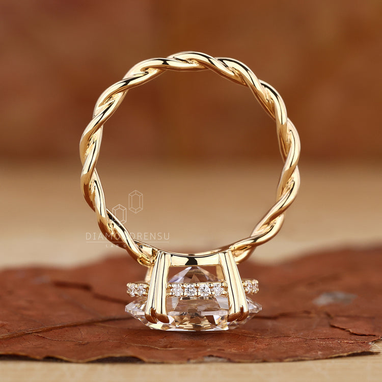Yellow gold ring with handmade jewellery detail.
