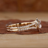 Round cut pavé setting designed for a modern look.
