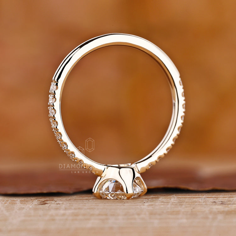 Lab Grown Diamond in round cut diamond ring.
