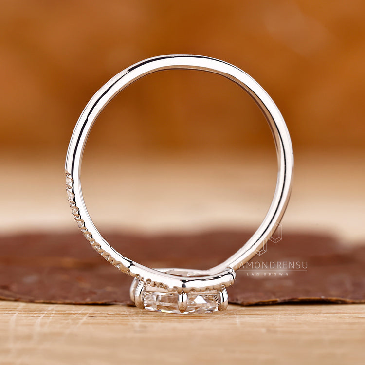 Lab Grown Diamond used in half halo engagement ring.
