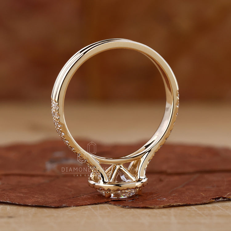 Buy engagement ring with split shank pavé style.
