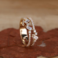 Yellow gold wedding band with unique wedding band look.
