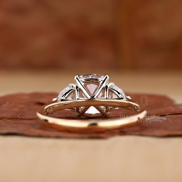 Lab Grown Diamond placed in IGI certified ring.
