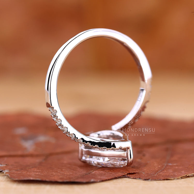 Lab Grown Diamond in white gold engagement ring.
