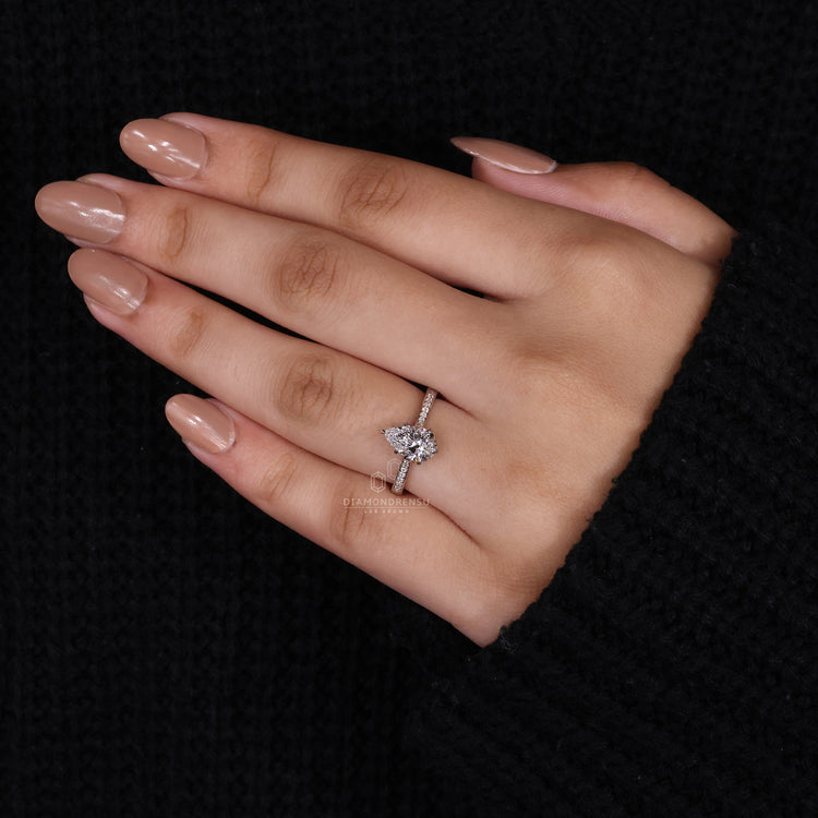 customise ring with round side stones design.
