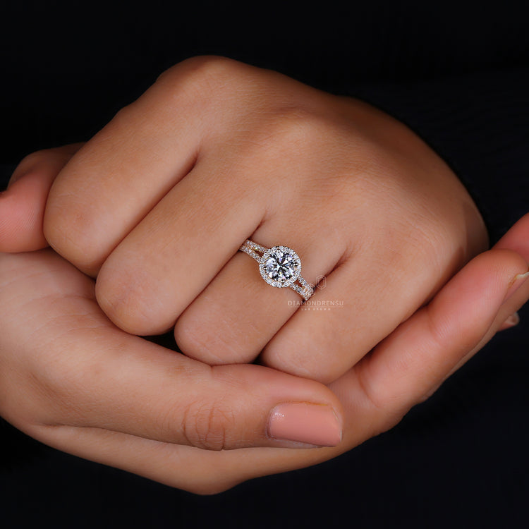 Customise ring with your choice of metal and diamond cut.
