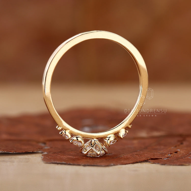 Lab Grown Diamond with round cut setting.
