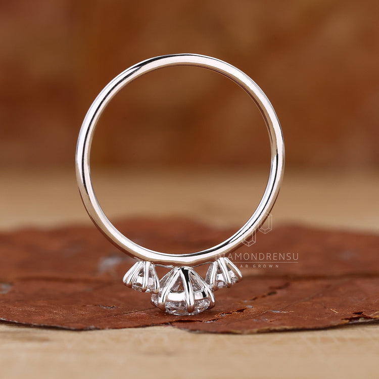 Lab Grown Diamond ring with six claw setting.
