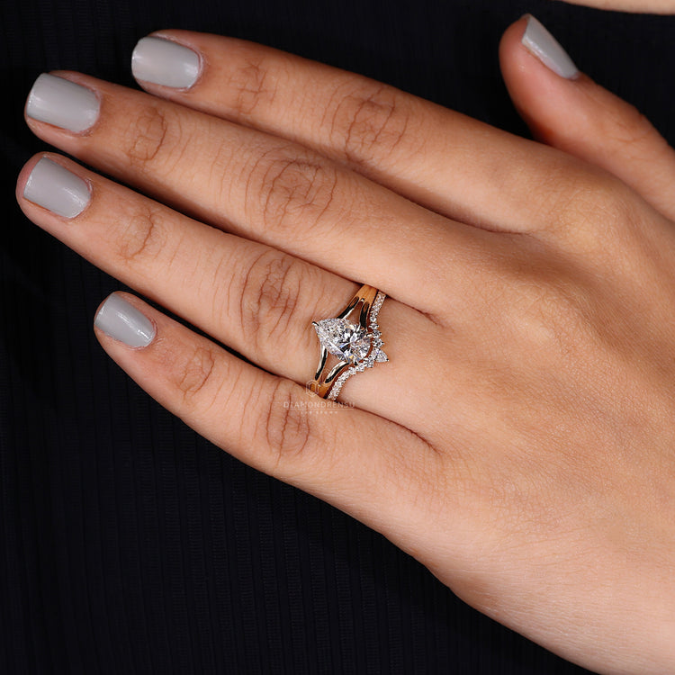 Lab grown diamond wedding sets with 3 claw prong setting.
