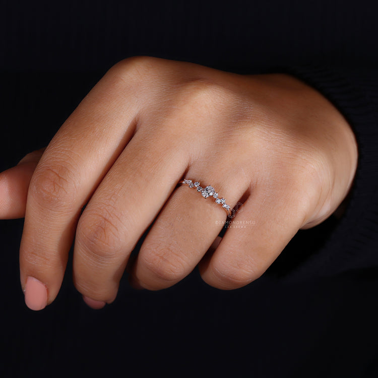 Buy engagement ring featuring oval centre and zig zag band.
