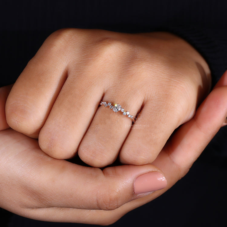 Lab Grown Diamond ring with minimalist zig zag design.
