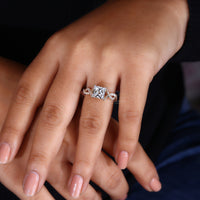 4 prong setting in princess cut engagement ring.
