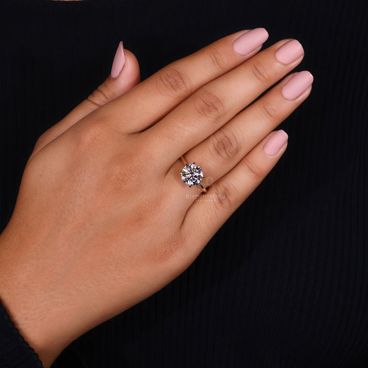 IGI certified Round Diamond Engagement Ring.
