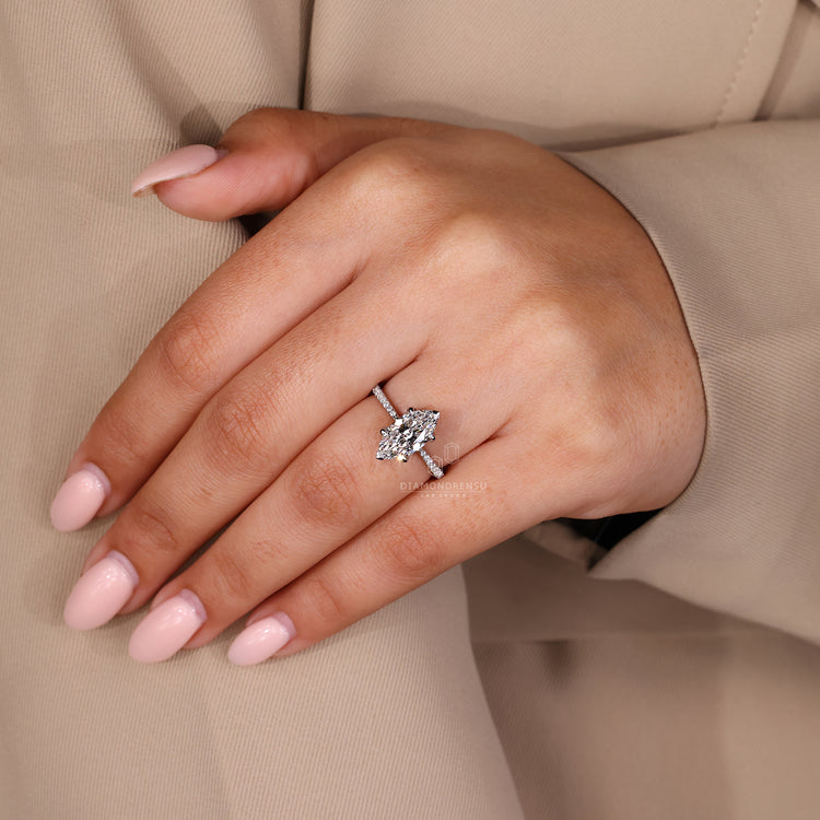 Round pave setting ring made with a lab grown diamond and IGI certification.
