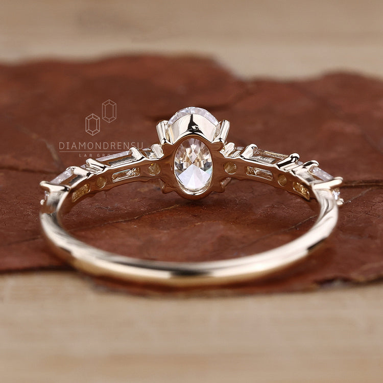 Diamondrensu Australia oval cut engagement ring.
