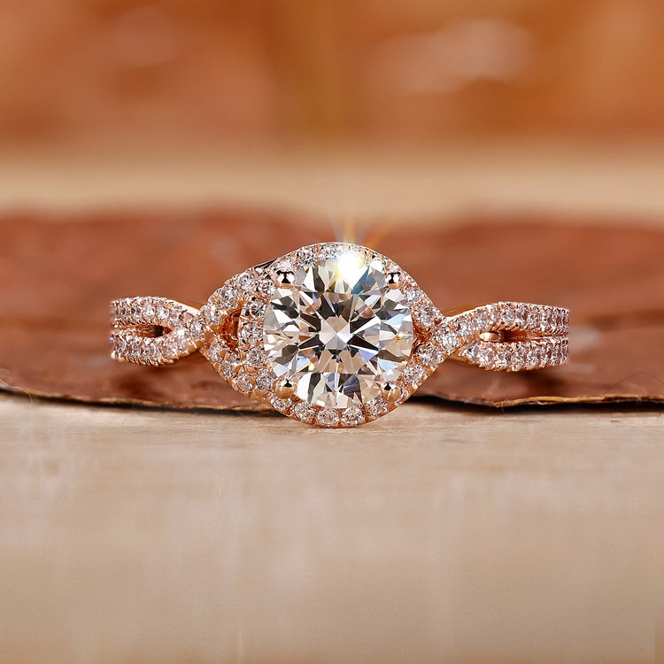 Stunning round diamond ring with exceptional brilliance

