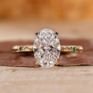 Cathedral setting ring featuring a lab grown diamond with IGI certification.
