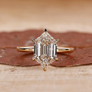 Diamond solitaire ring in a 6 claw prong setting and classic style.
