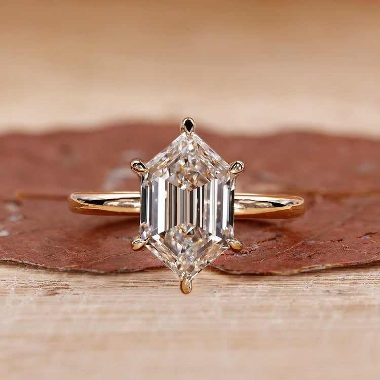 Diamond solitaire ring in a 6 claw prong setting and classic style.
