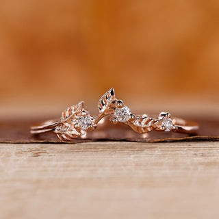 Nature inspired wedding band with leaf wedding band.
