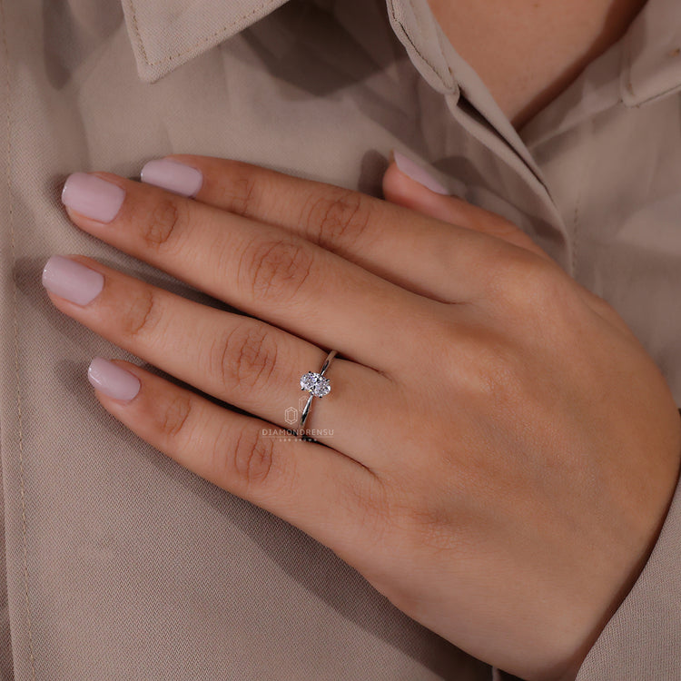 Buy engagement ring featuring a 4 claw prong oval setting.
