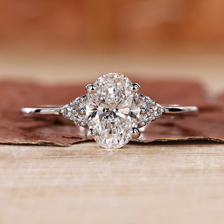 Oval Diamond Ring with muse setting ring.
