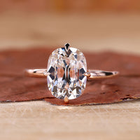 Solitaire Diamond Engagement Ring with 4 claw prong setting.
