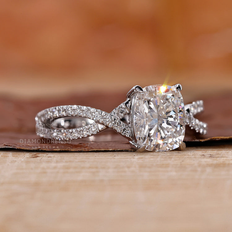 round cut pave band in white gold engagement ring.
