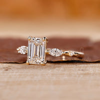 Prong setting designed in 5 stone diamond ring.
