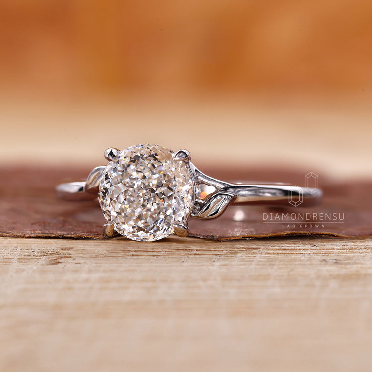 Buy Engagement ring designed with a Portuguese cut.
