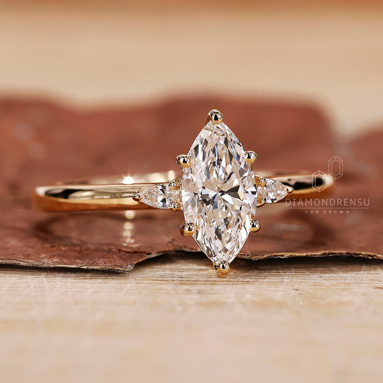 6 prong ring setting in yellow gold ring.
