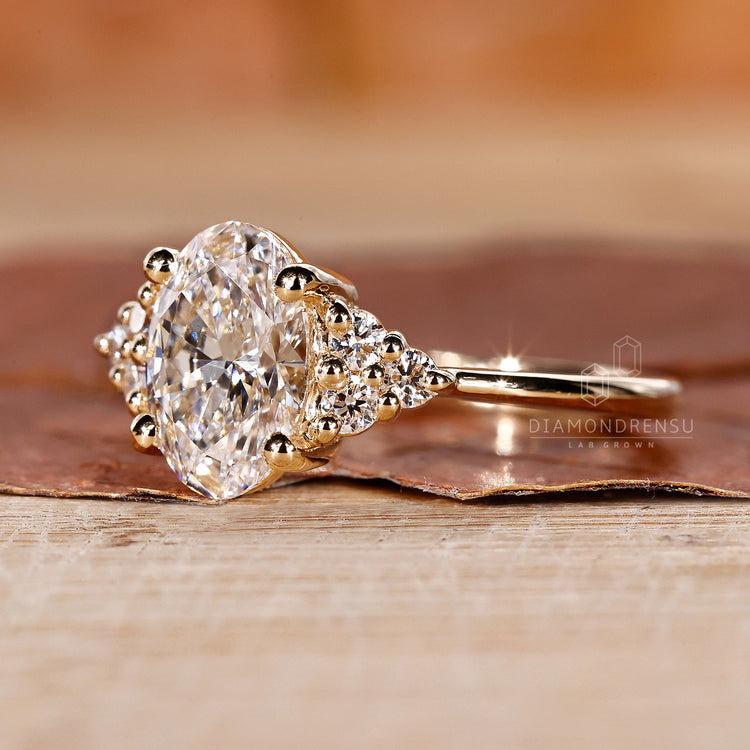 Prong setting ring crafted in yellow gold ring.
