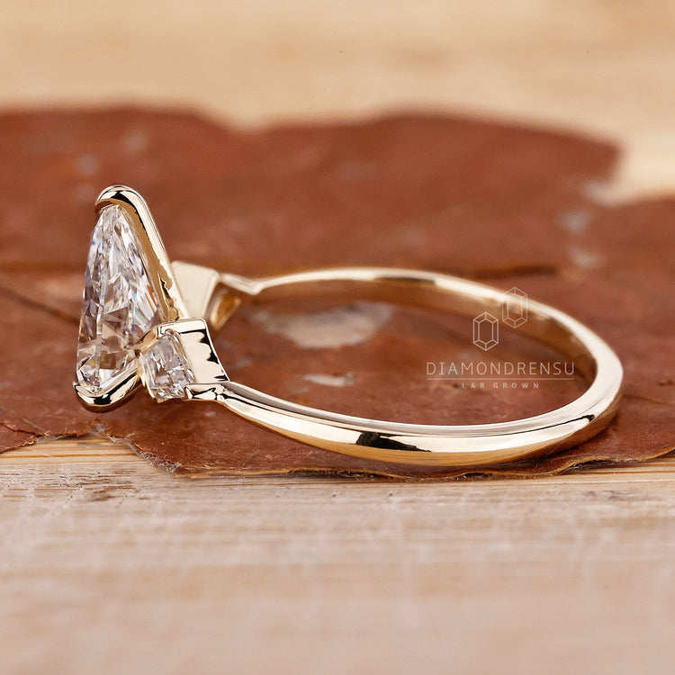 3 claw prong setting ring crafted in yellow gold ring.
