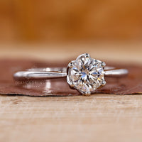 Lab grown diamond in round cut diamond ring.
