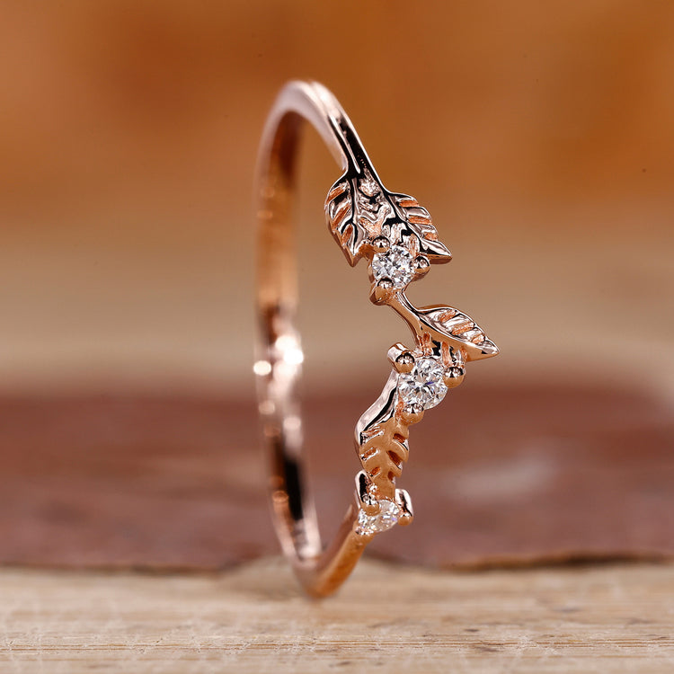 Leaf wedding band with prong setting design.

