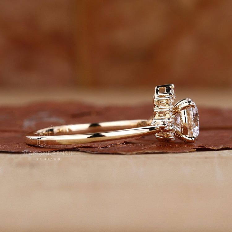 round cut side stones in yellow gold diamond ring.
