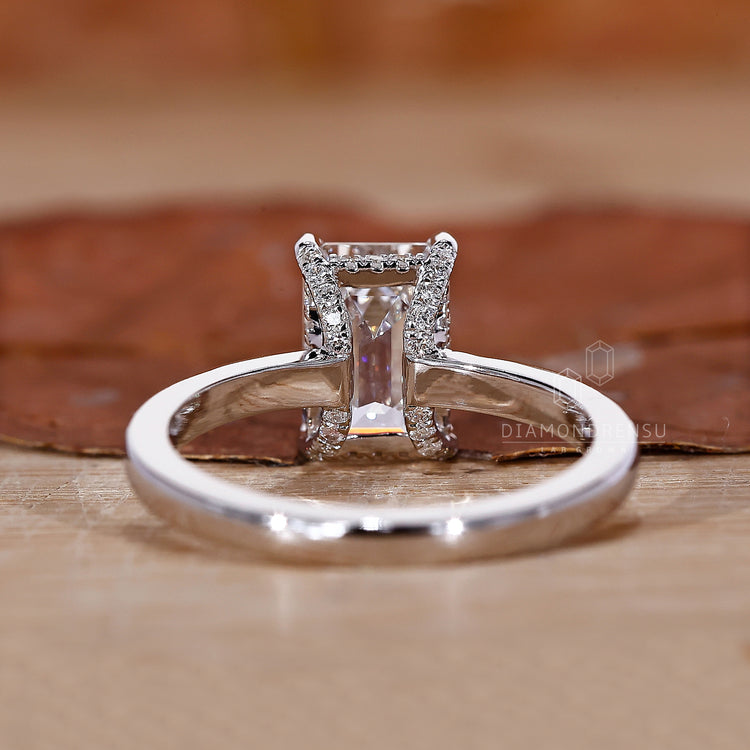 Customise ring with IGI certified diamond.
