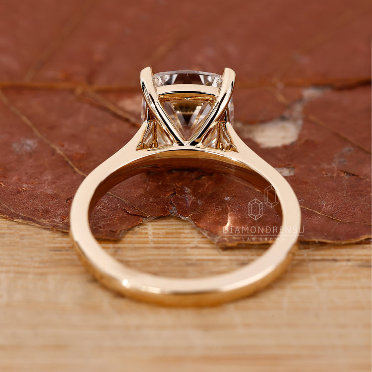 Buy Engagement ring in old mine cushion cut diamond ring.
