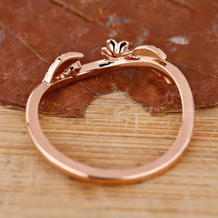 Leaf style twist band with round cut diamond band.