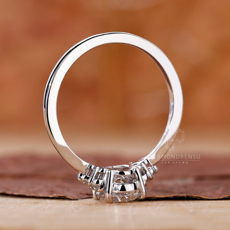 Lab Grown Diamond in IGI certified ring.
